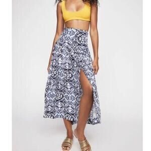 Free People Lovers Dream Skirt Pleated Midi button 2 xs indigo blue white Flowy